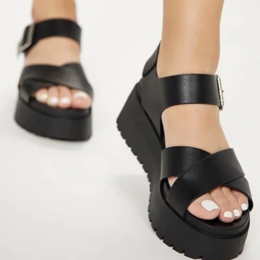 Soda Alyssa Black Platform Sandals